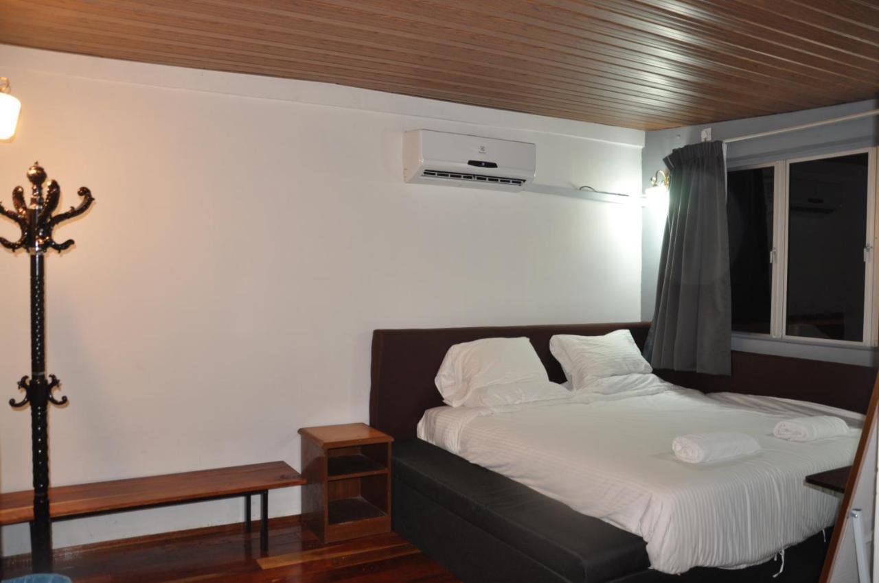 Joe Fisherman Inn Kampung Teluk Nipah Exterior photo