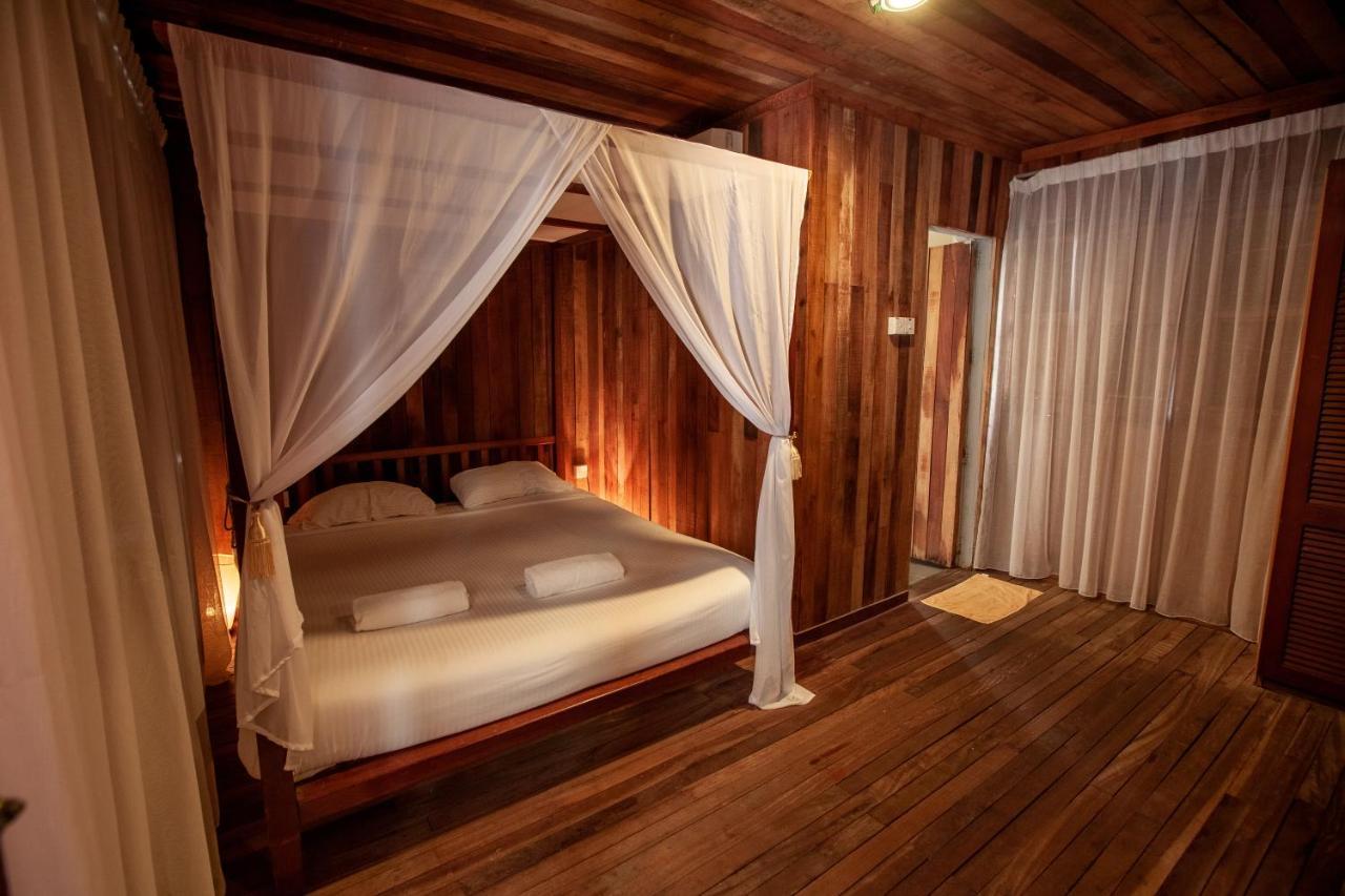 Joe Fisherman Inn Kampung Teluk Nipah Exterior photo