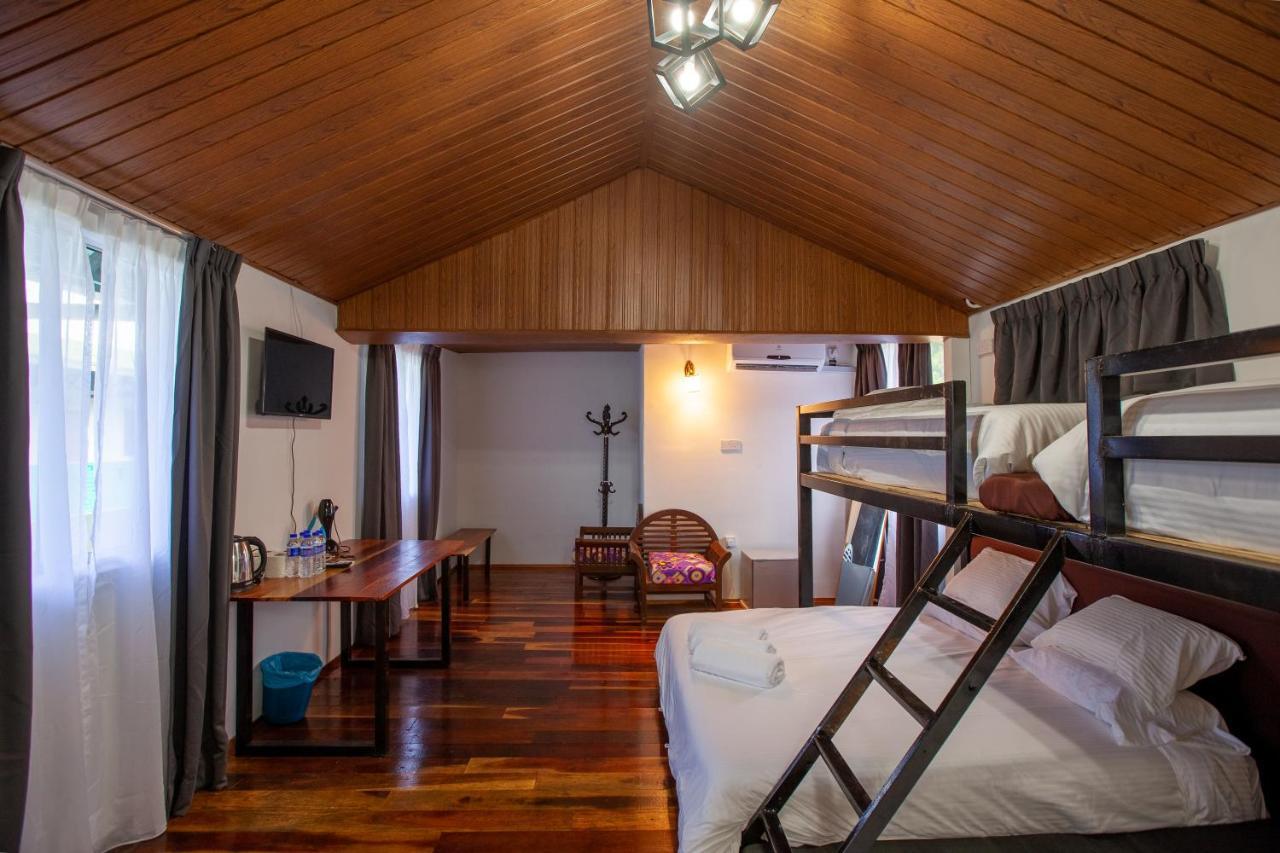 Joe Fisherman Inn Kampung Teluk Nipah Exterior photo