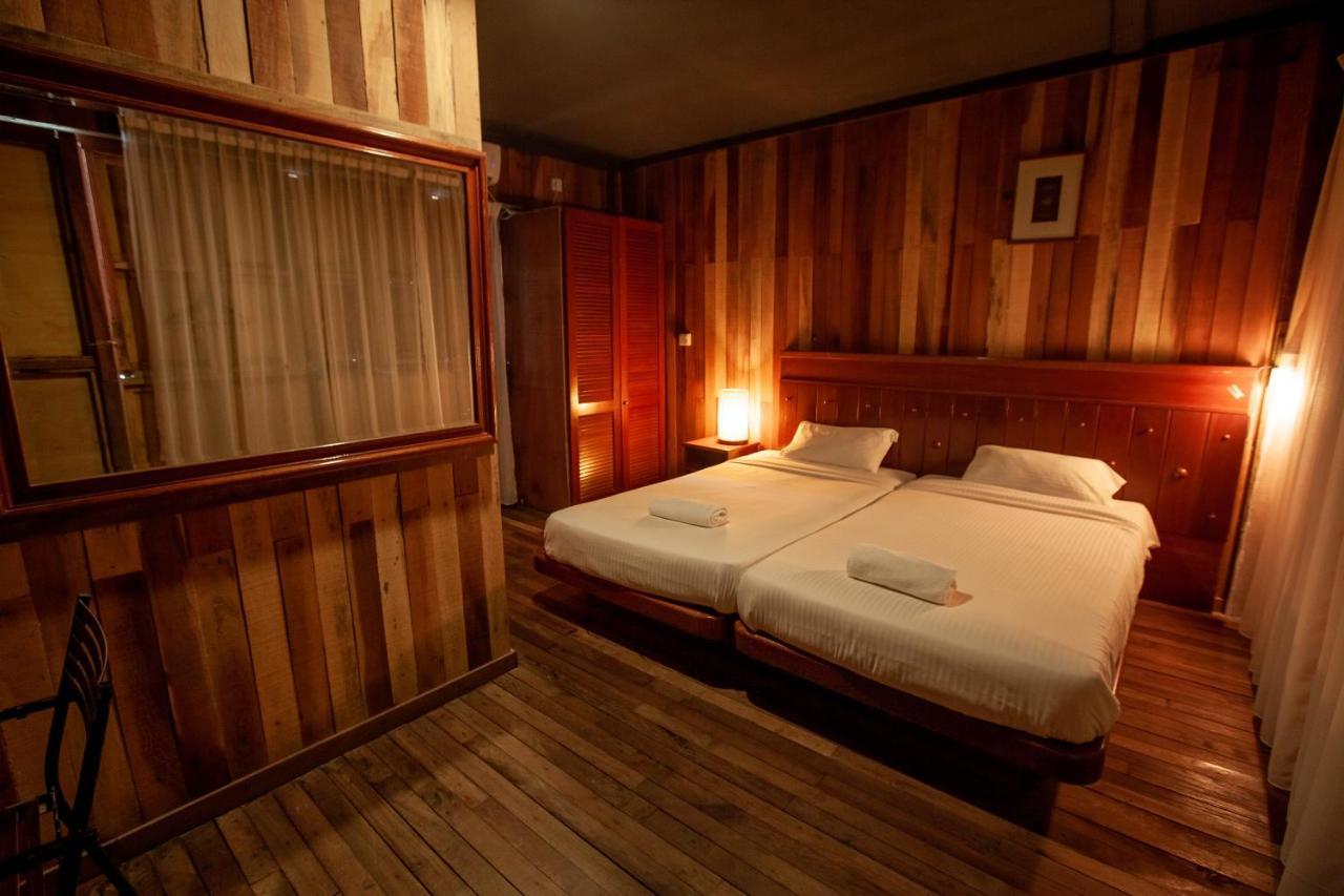 Joe Fisherman Inn Kampung Teluk Nipah Exterior photo