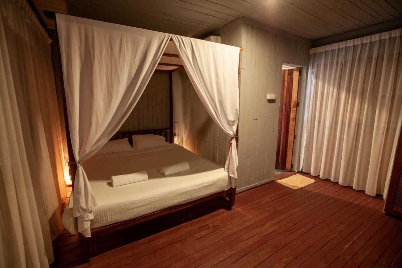 Joe Fisherman Inn Kampung Teluk Nipah Exterior photo
