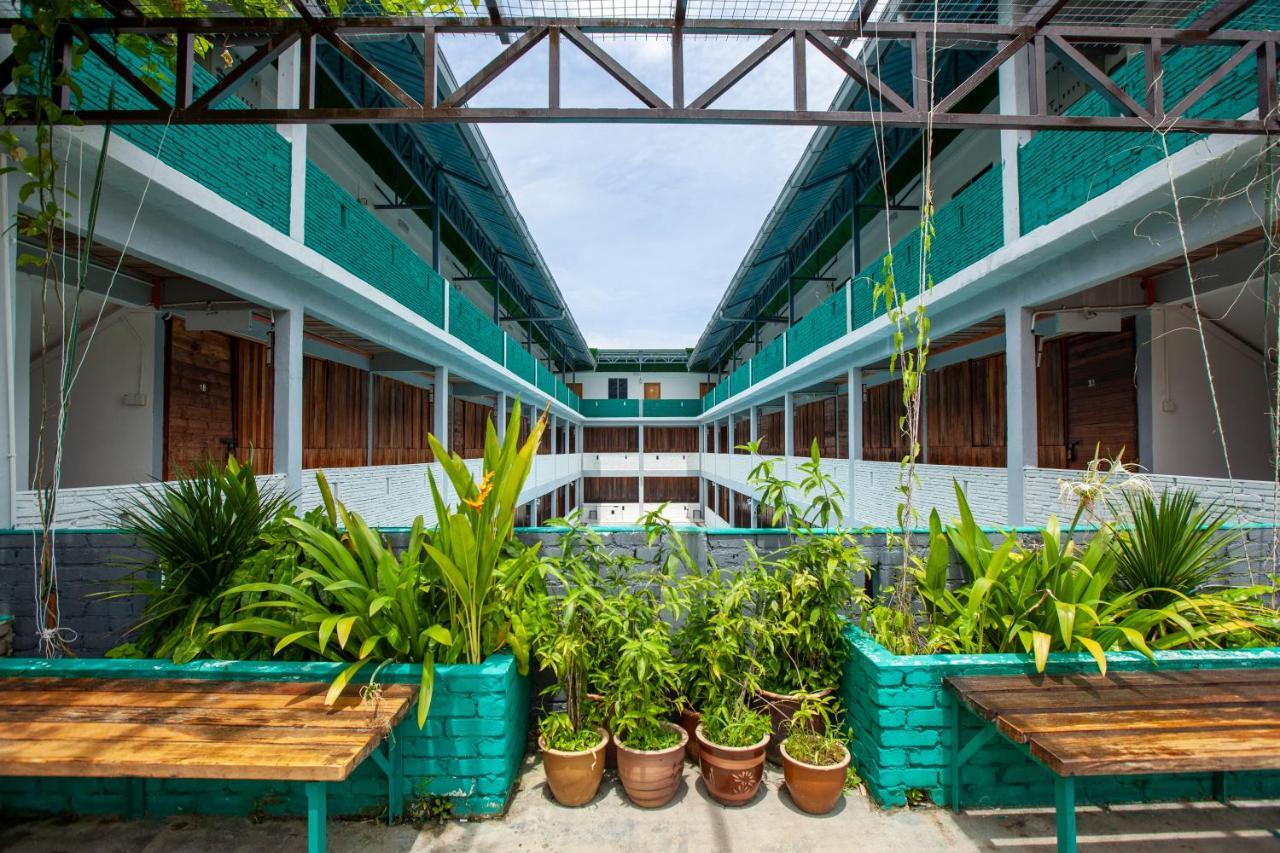 Joe Fisherman Inn Kampung Teluk Nipah Exterior photo