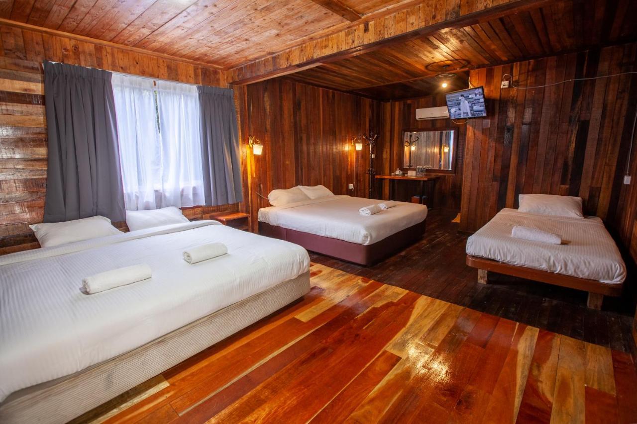 Joe Fisherman Inn Kampung Teluk Nipah Exterior photo