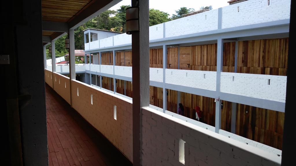 Joe Fisherman Inn Kampung Teluk Nipah Exterior photo
