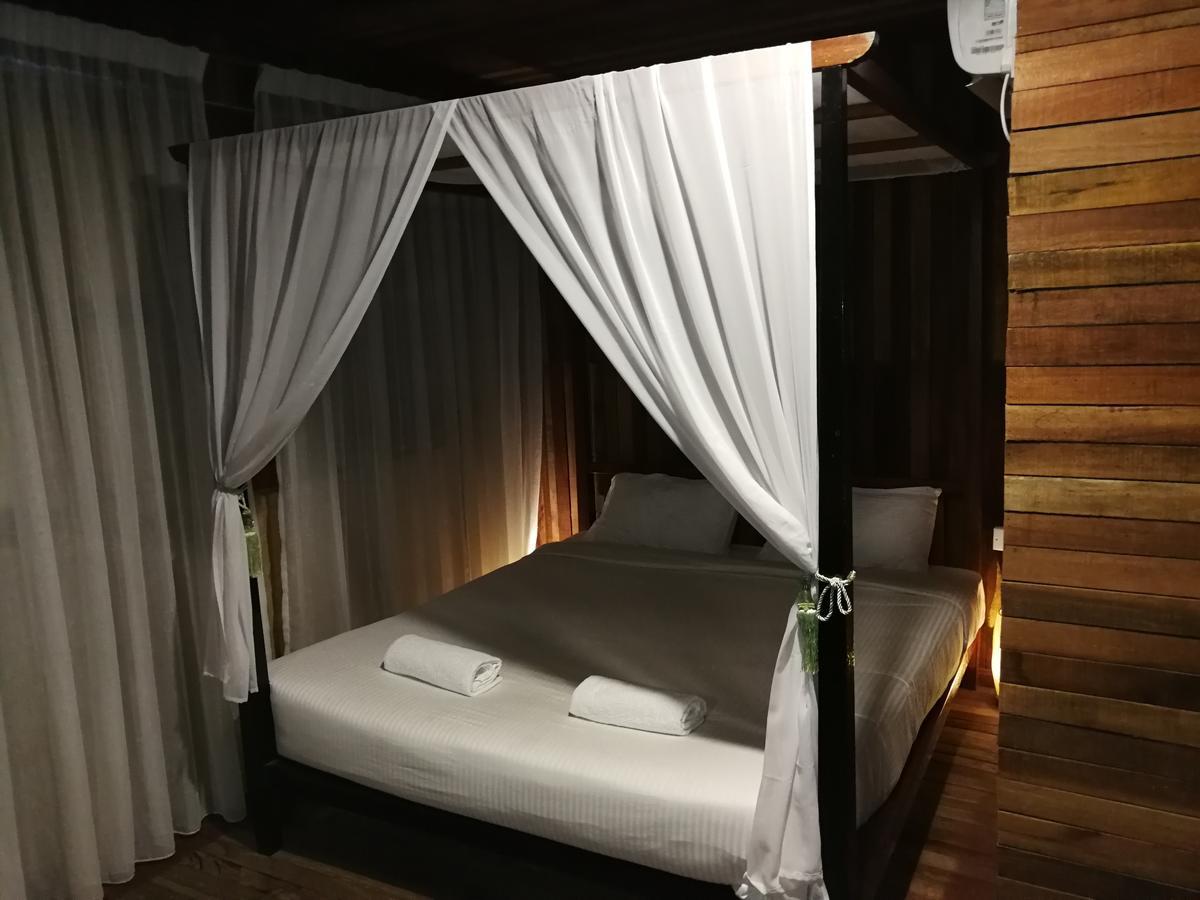 Joe Fisherman Inn Kampung Teluk Nipah Exterior photo